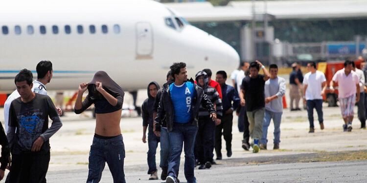 Más de 67 mil hondureños han sido deportados este año, un 52% más que en 2021