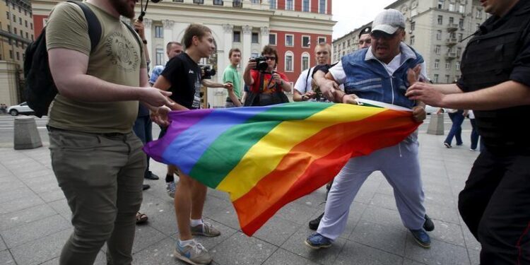 Rusia podría multar hasta con 16 mil dólares a quién promueva la homosexualidad