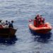 En la imagen un registro de la interceptación de una barca con balseros cubanos por parte de la Guardia Costera de EE.UU. Foto: EFE / Artículo 66