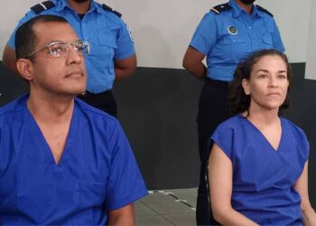El régimen exhibió a 27 presos políticos en los Juzgados de Managua, entre ellos a Félix Maradiaga y Tamara Dávila. Foto tomada de los medios oficialistas.