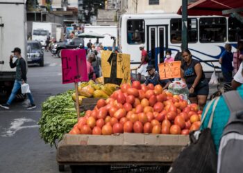 Inflación en Venezuela sube al 17,3 % en agosto, según expertos económicos