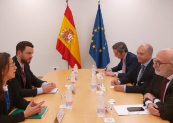 Berta Valle sigue periplo por Europa: Se reúne con el Secretario de Estado de la Cancillería de España
