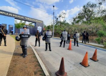 Condenan abusos verbales y físicos contra familiares de presos políticos tras reciente visita en «El Chipote». Foto: Artículo 66 / Noel Miranda
