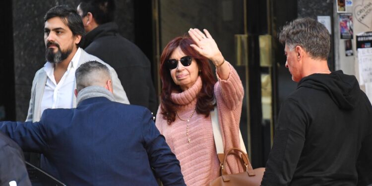 Defensa de Cristina Fernández pide definir ataque como intento de feminicidio. Foto: Artículo 66 / EFE