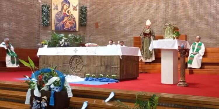 Arzobispo de Madrid Carlos Osoro celebra misa por Nicaragua con exiliados nicaragüenses en España. Foto: Captura de pantalla.
