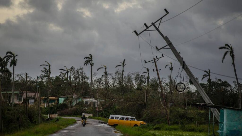 Colapsa el sistema eléctrico de Cuba tras paso de huracán Ian