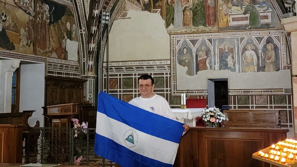 Sacerdote Uriel Vallejos reaparece en Italia, aunque no confirma dónde se quedará