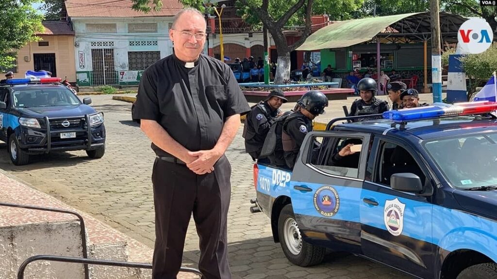Father Edwin Román: "To denounce and condemn the dictator Ortega and his wife is to make a homeland"
