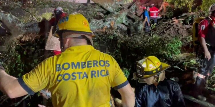 Costa Rica declara duelo nacional por el deslizamiento que deja nueve fallecidos