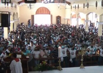 Católicos celebran a San Miguel Arcángel encerrados en la Iglesia por asedio de la Policía orteguista
