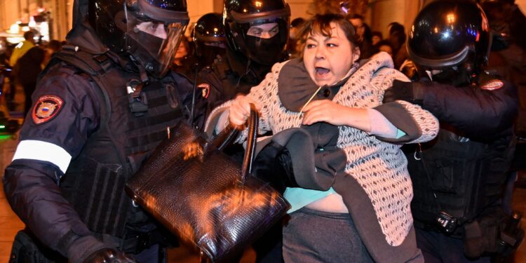 Protestas en Rusia contra movilización parcial dejan 200 detenidos