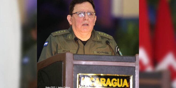 Arturo McFields: El General Avilés está solo. «Al triste aniversario del Ejército no llegó nadie». Foto: Artículo 66 / Jairo Cajina