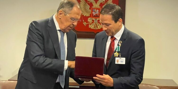 Canciller venezolano es condecorado por Rusia durante una reunión en Nueva York