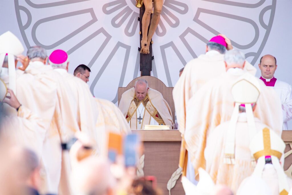 Papa Francisco pide a gobernantes iniciativas para acabar con la guerra en Ucrania