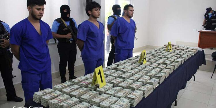 Policía de Ortega incauta un millón de dólares, detiene a tres sujetos, pero «se les escapó» el cabecilla. Foto: Artículo 66 / El 19 Digital