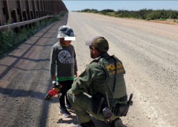 Encuentran niño ecuatoriano de cuatro años en frontera de EEUU y México
