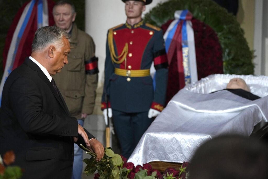 Los rusos se despiden de Gorbachov: «No era un traidor, nos dio libertad» 
