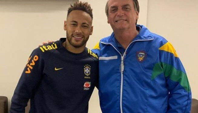Neymar pide a los brasileños que voten por Bolsonaro