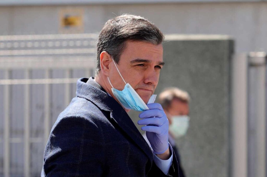 Pedro Sánchez da positivo a COVID-19 y trabajará «extremando precauciones»