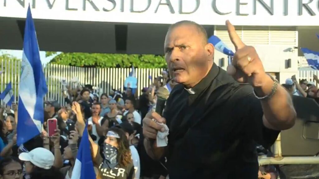 Ortega acusa de «conspiración» al padre Enrique Martínez Gamboa