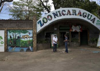 Fotografía de archivo fechada el 23 de marzo de 2020 de la entrada al Zoológico Nacional, en Managua (Nicaragua). EFE/Jorge Torres