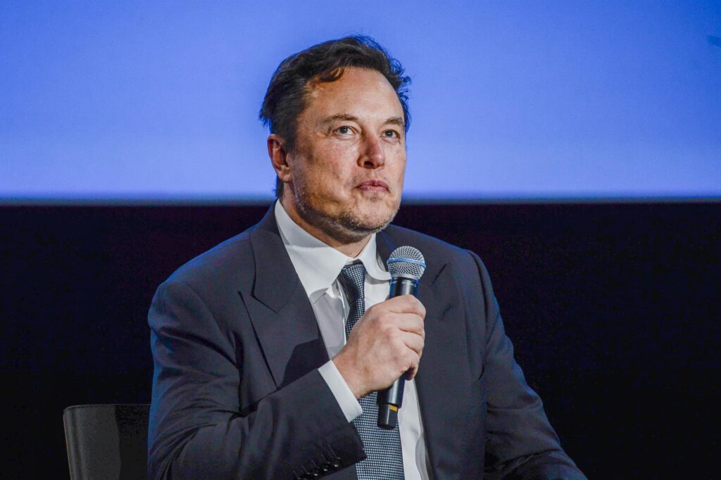 Multimillonario Elon Musk molesta a Ucrania al tuitear "ideas para terminar con la guerra"