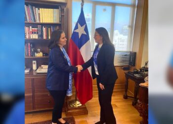 Berta Valle expone ante Antonia Urrejola la actual situación de presos políticos en Nicaragua. Foto: Artículo 66 / Twitter de Berta Valle