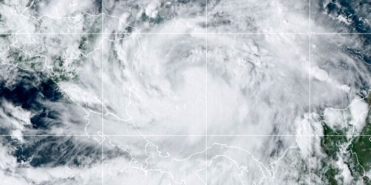 Julia se convierte en huracán. Imagen: NOAA.
