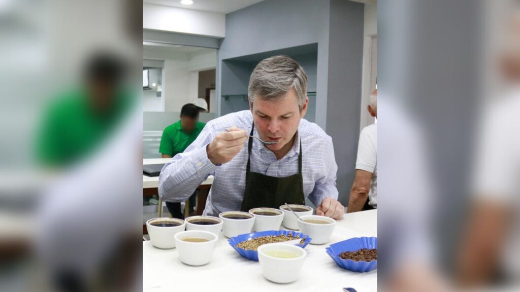 Kevin Sullivan recuerda que EE.UU. compra a Nicaragua más de 200 millones de dólares en café