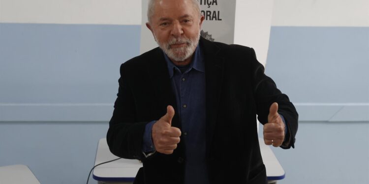 Lula desea que Brasil recupere con el voto «el derecho de ser feliz». Foto: Artículo 66 / EFE