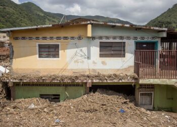 Fotografía de escombros, viviendas y objetos afectados por las fuertes lluvias, , en Las Tejerías (Venezuela). Foto: EFE / ARTÍCULO 66