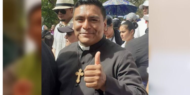 Ortega niega la entrada al país al padre Deyvis López, párroco de la iglesia San Gregario magno de Diriamba, Foto: Artículo 66 / Redes sociales
