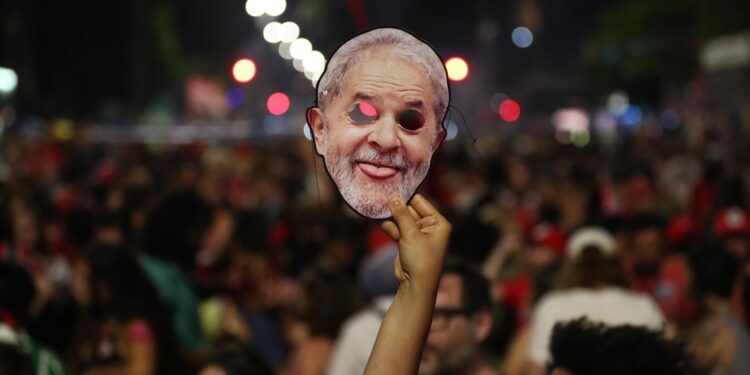 Analistas advierten que triunfo de Lula «fortalece el peligroso socialismo». Foto: EFE / Artículo 66.