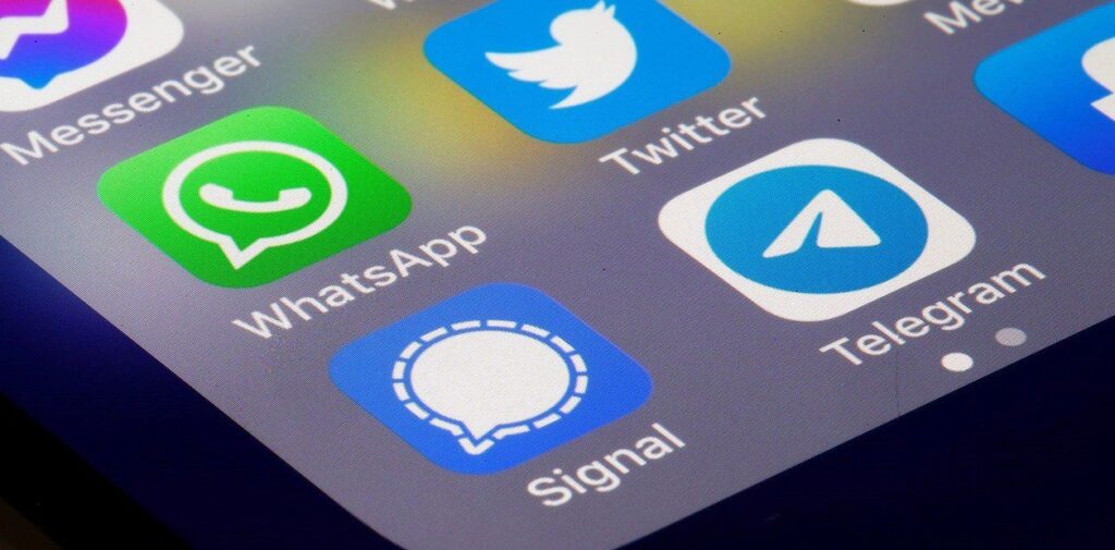 Experto recomienda usar aplicaciones cifradas para comunicarse y evitar robo de información