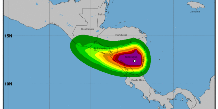 Nicaragua declara alerta roja ante tormenta tropical Julia. Imagen: NHC.