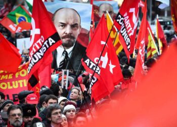Comunistas rusos celebran el 105 aniversario de la Revolución Bolchevique