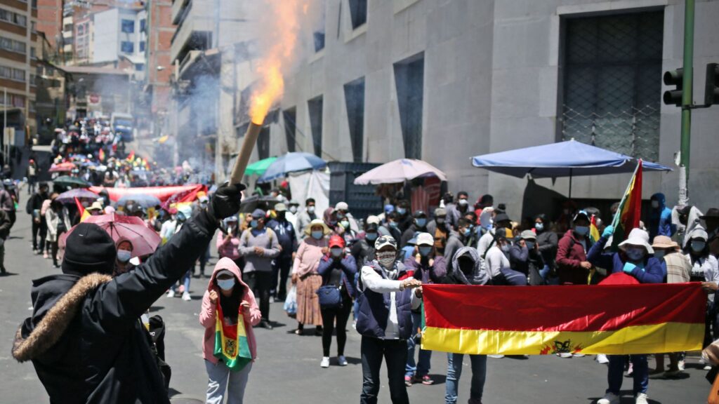 Vuelve la violencia a las calles de Bolivia tras 21 días de protestas