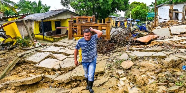 Avalancha destruye más de 80 viviendas en población del norte de Colombia