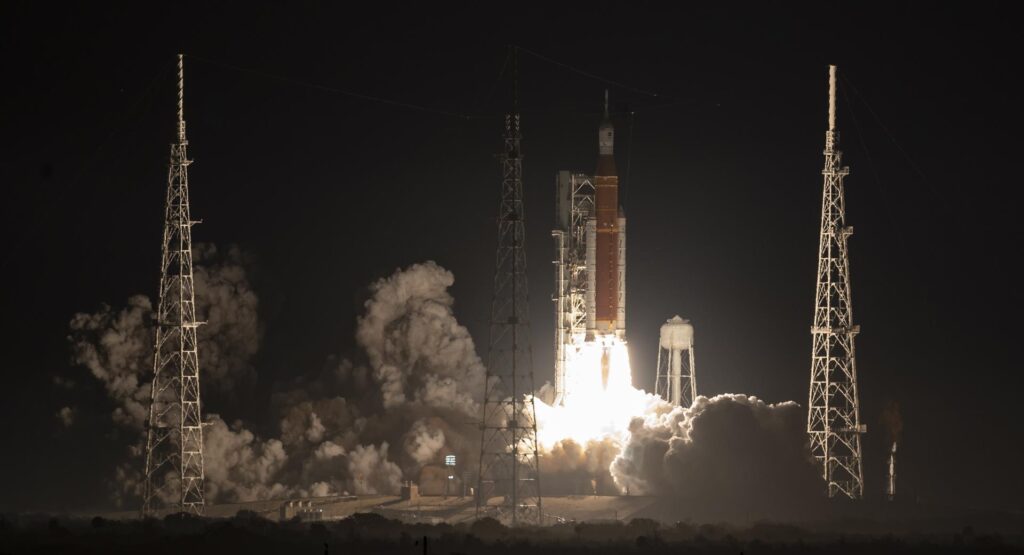 «El humano regresará a la Luna», tras lanzamiento de Artemis I, afirma la NASA