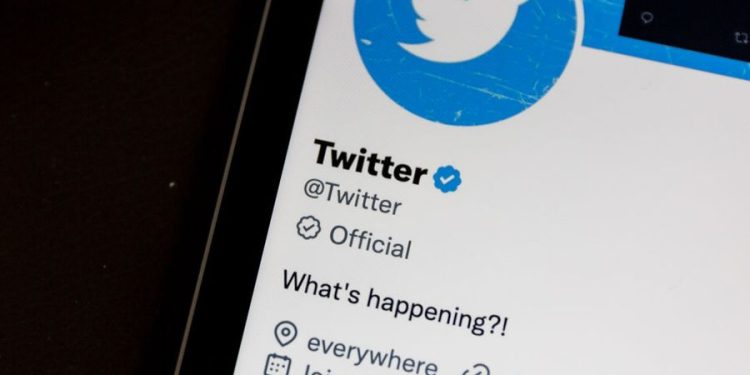 Twitter empieza a usar la marca "oficial" para distinguir cuentas verificadas