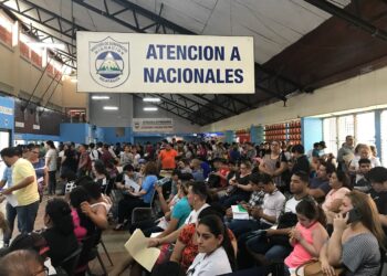 Nicaragüenses huyen del país por culpa de dictadura orteguista, afirman opositores