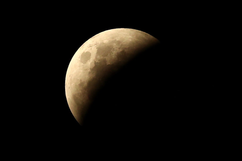 Así se vivió el eclipse lunar total, el fenómeno ocurrirá de nuevo hasta en tres años