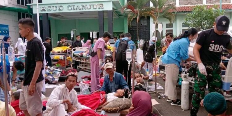 Terremoto en Indonesia deja al menos 62 muertos
