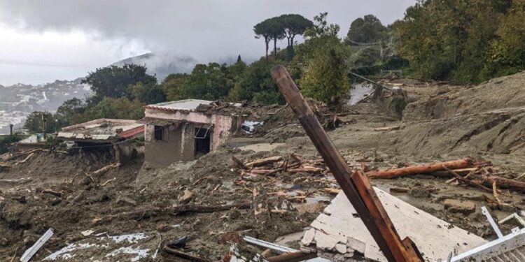 Italia busca a una decena de desaparecidos en Ischia.  Foto: EFE / ARTÍCULO 66