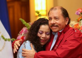 Murillo agradece «desborde» de felicitaciones al dictador Ortega por su cumpleaños