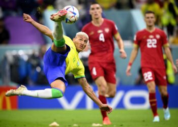 Brasil gana partido ante Serbia, pero Neymar recibe lesión en el tobillo