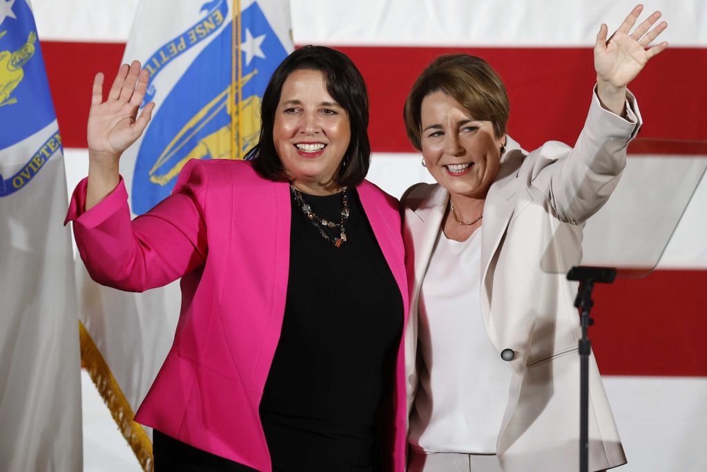 Mujeres gobernadores alcanzan récord en elecciones legislativas de EEUU