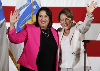 Mujeres gobernadores alcanzan récord en elecciones legislativas de EEUU