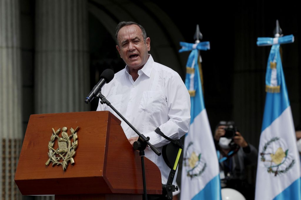 Presidente de Guatemala felicita a cuatro republicanos de EEUU por su reelección