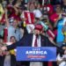 El expresidente estadounidense Donald Trump mientras pronuncia un discurso durante un mitin de apoyo al senador de Florida Marco Rubio, en Miami, Florida (EEUU). EFE